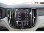 Volvo XC60 T6 Plug-in hybrid AWD R-Design Long Range | Panoramisch Schuif-/Kanteldak | Semi Elektr. Trekhaak | Power Seats incl. Memory | Verwarmbare voorstoelen en stuurwiel | Adaptive Cruise & Pilot Assist | Apple carplay/Android Auto | Keyless | Park Assist & Camera Achter |