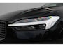 Volvo XC60 T6 Plug-in hybrid AWD Ultra Black Edition | Premium Harman/Kardon Audio | Panoramisch Schuif-/Kanteldak | Head-Up Display | Google Services | BLIS | Elektrische achterklep | Verwarmbaar stuurwiel | Keyless | Elektrisch verstelbare voorstoelen met geheugen | Stoelverwarming voor en achter |