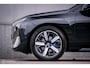 BMW iX xDrive40 High Executive 77 kWh | Trekhaak | Panorama | Laser LED | HUD | alcantara | Dealer onderhouden | 360 camera | SOH 97,3 | Rijklaarprijs | Fabrieksgarantie | Carplay | 2500 kg trekvermogen |