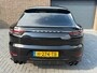 Porsche Cayenne Coupé 3.0 E-Hybrid, BTW, Carbon Dak, 22'' GT Design, Lichtgewichtpakket, Soft-Close, Dealer onderh