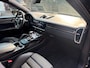 Porsche Cayenne Coupé 3.0 E-Hybrid, BTW, Carbon Dak, 22'' GT Design, Lichtgewichtpakket, Soft-Close, Dealer onderh
