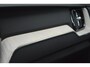 Volvo XC60 T6 Hybride AWD Plus Dark LONG RANGE | 360° Camera | Panoramadak | Trekhaak | Stoel + Stuur Verwarmd |