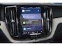 Volvo XC60 T6 Hybride AWD Plus Dark LONG RANGE | 360° Camera | Panoramadak | Trekhaak | Stoel + Stuur Verwarmd |