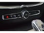 Volvo XC60 T6 Hybride AWD Plus Dark LONG RANGE | 360° Camera | Panoramadak | Trekhaak | Stoel + Stuur Verwarmd |