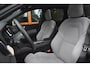 Volvo XC60 T6 Hybride AWD Plus Dark LONG RANGE | 360° Camera | Panoramadak | Trekhaak | Stoel + Stuur Verwarmd |