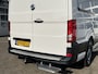 Volkswagen Crafter 35 2.0 TDI L3H3/L2H2 Trekhaak 3500kg trekgewicht Airco Cruise controle Kastinrichting Omvormer Apple carplay Navigatie Parkeersensoren voor en achter Euro 6 Bpm vrij!!