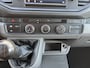 Volkswagen Crafter 35 2.0 TDI L3H3/L2H2 Trekhaak 3500kg trekgewicht Airco Cruise controle Kastinrichting Omvormer Apple carplay Navigatie Parkeersensoren voor en achter Euro 6 Bpm vrij!!