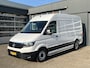 Volkswagen Crafter 35 2.0 TDI L3H3/L2H2 Trekhaak 3500kg trekgewicht Airco Cruise controle Kastinrichting Omvormer Apple carplay Navigatie Parkeersensoren voor en achter Euro 6 Bpm vrij!!