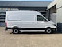 Volkswagen Crafter 35 2.0 TDI L3H3/L2H2 Trekhaak 3500kg trekgewicht Airco Cruise controle Kastinrichting Omvormer Apple carplay Navigatie Parkeersensoren voor en achter Euro 6 Bpm vrij!!