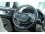 Volvo XC40 T3 Automaat Momentum Pro | Achteruitrijcamera | Semi elektrische trekhaak | Apple Carplay/Android Auto | Cruise Control | Stoelverwarming voorzijde | Elektrisch bedienbare achterklep