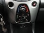 Toyota Aygo 1.0 VVT-i x-wave SCHUIFDAK | ACHTERUITRIJCAMERA | NAVIGATIE | APPLE CARPLAY | TREKHAAK | CRUISE | AIRCO | BLUETOOTH |12 MAANDEN BOVAG GARANTIE |