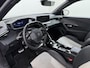 Peugeot e-2008 SUV GT Pack 50 kWh 136pk Automaat | Accu 91% | Navigatie | Camera achter | Stoelverwarming | Cruise control adaptief | Alcantara bekleding | Apple Carplay en Android auto
