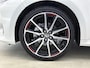 Toyota Yaris 1.5 Hybrid 130 GR SPORT + | BTW voertuig | JBL | Head-Up Display | Dodehoek detectie | Parkeersensoren voor+achter | Stoel+Stuurverwarming | Draadloze telefoonlader | Apple CarPlay/Android Auto | Cruise Control Adapti