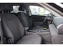 Volkswagen T-Roc Life First Edition | 'App-Connect' draadloze smartphone integratie | Automatische afstandsregeling (Adaptive Cruise Control) | Buitenspiegels elektrisch instel-, verwarm- en inklapbaar