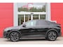 Peugeot 3008 1.2 Hybrid 145PK AUTOMAAT GT | PANORAMA SCHUIF/KANTEL DAK MET CLEAN CABIN | 360° VISION & DRIVE ASSIST PLUS PACK: ANTI DIEFSTAL ALARM MET SUPERVERGRENDELING/VISEOPARK 360° HD CAMERA'S/BUITENSPIEGELS MET KANTELFUNCTIE/DRIVE ASSIST 2.0 (SEMI AUTONOOM RIJDEN)/LANE POSITIONING ASSIST/SEMI AUTOMATED LANE CHANGE ASSIST/REAR CROSS TRAFFIC ALERT/DODEHOEK DETECTIE | ALCANTARA EXECUTIVE INTERIOR: BEKLEDING ALCANTARA/KUNSTLEDER AFGEWERKT MET STIKSELS/AGR BESTUUDERSSTOEL EN PASSAGIERSSTOEL ELEKTRISCH VERSTELBAAR MET GEHEUGENFUNCTIE OP DE BESTUUDERSSTOEL/VERWARMBARE VOORSTOELEN MET MASSAGE FUNCTIE EN VENTILATIE/ACHTERBANK VERWARMBAAR | 19" LICHTMETALEN VELGEN "BREDA" | DRAADLOZE APPLE CARPLAY/ANDROID AUTO | LED MATRIX KOPLAMPEN | ADAPTIVE CRUISE CONTROL | PARKEERHULP VOOR + ACHTER | 21" GEBOGEN ZWEVEND HD SCHERM | SFEER VERLICHTING | HANDSFREE ACHTERKLEP BEDIENING | VERWARMBAAR STUURWIEL | NAVIGATIE |