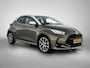 Toyota Yaris 1.5 Hybrid Style + | Dealer onderhouden | Lichte kleur half lederen interieur | Stoelverwarming | Climate Control | Cruise Control Adaptive | achteruitrijcamera |