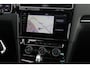 Volkswagen Golf 1.5 TSI Highline 150PK / 110kW DSG, Apple Carplay & Android Auto, LED koplampen, LED achterlichten met dynamische richtingaanwijzers, elektrisch verstel-, verwarm- en inklapbare buitenspiegels (spiegelpakket), draadloze telefoonlader, discover pro navigatie, parkeersensoren voor en achter (PDC), privacy glas, adaptieve cruise control (ACC), 2-zone climatronic, licht- en regensensor etc.