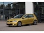Volkswagen Golf 1.5 TSI Highline 150PK / 110kW DSG, Apple Carplay & Android Auto, LED koplampen, LED achterlichten met dynamische richtingaanwijzers, elektrisch verstel-, verwarm- en inklapbare buitenspiegels (spiegelpakket), draadloze telefoonlader, discover pro navigatie, parkeersensoren voor en achter (PDC), privacy glas, adaptieve cruise control (ACC), 2-zone climatronic, licht- en regensensor etc.