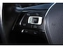 Volkswagen Golf 1.5 TSI Highline 150PK / 110kW DSG, Apple Carplay & Android Auto, LED koplampen, LED achterlichten met dynamische richtingaanwijzers, elektrisch verstel-, verwarm- en inklapbare buitenspiegels (spiegelpakket), draadloze telefoonlader, discover pro navigatie, parkeersensoren voor en achter (PDC), privacy glas, adaptieve cruise control (ACC), 2-zone climatronic, licht- en regensensor etc.