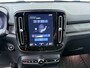 Volvo XC40 1.5 T5 Ultra Dark | Camera | Elektrische Achterklep | Stuurverwarming | Voor en Achter Stoelverwarming | All Season banden | Draadloos oplader | Elektrische Voorstoelen Met Geheugen | Bliss |