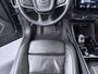 Volvo XC40 1.5 T5 Ultra Dark | Camera | Elektrische Achterklep | Stuurverwarming | Voor en Achter Stoelverwarming | All Season banden | Draadloos oplader | Elektrische Voorstoelen Met Geheugen | Bliss |