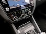 Skoda Octavia Combi 1.4 TSI Sport 150Pk Automaat (APPLE CARPLAY, GROOT NAVI, CLIMATE, STOELVERWARMING, SPORTSTOELEN, GETINT GLAS, PARKEERSENSOREN, CRUISE, NIEUWSTAAT)
