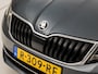 Skoda Octavia Combi 1.4 TSI Sport 150Pk Automaat (APPLE CARPLAY, GROOT NAVI, CLIMATE, STOELVERWARMING, SPORTSTOELEN, GETINT GLAS, PARKEERSENSOREN, CRUISE, NIEUWSTAAT)
