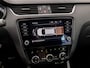 Skoda Octavia Combi 1.4 TSI Sport 150Pk Automaat (APPLE CARPLAY, GROOT NAVI, CLIMATE, STOELVERWARMING, SPORTSTOELEN, GETINT GLAS, PARKEERSENSOREN, CRUISE, NIEUWSTAAT)