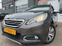 Peugeot 2008 1.2 VTi Allure met parkeersensoren en navigatie en bluetooth telefoon / media en cruise controle