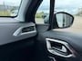 Peugeot 2008 1.2 VTi Allure met parkeersensoren en navigatie en bluetooth telefoon / media en cruise controle