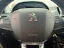 Peugeot 2008 1.2 VTi Allure met parkeersensoren en navigatie en bluetooth telefoon / media en cruise controle