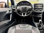 Peugeot 2008 1.2 VTi Allure met parkeersensoren en navigatie en bluetooth telefoon / media en cruise controle