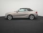 BMW 2-Serie Cabrio 220i High Executive | Cabriolet | HiFi System Harman Kardon | Automaat | Leder Dakota Canberrabeige | BI-xenon koplampen | Interieurlijsten Edelhoutuitvoering Fineline Pure | 12 Maanden BOVAG Garantie |