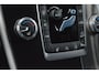 Volvo XC60 5 Cilinder AWD D4 R-Design | Adaptive Cruise | Panoramadak | Trekhaak 2000KG | Stoel + Stuur Verwarmd | Standkachel |