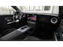 Mercedes-Benz GLB 250+ Business Solution AMG | Vast panoramadak | Trekhaak | Derde zitrij voor twee personen | Stoelverwarming voor | Spiegelpakket | Parkeerpakket