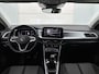 Volkswagen T-Roc 1.0 TSI Life Edition | 116 PK | Trekhaak Afneembaar | Parkeer sensoren voor en achter | Parkeer camera | Adaptive cruise control | Automatische airco 2 zone | dodehoek detectie |