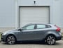 Volvo V40 Cross Country 2.0 T3 Summum / Trekhaak / Achteruitrijcamera & sensoren achter / Stoelverwarming / Elektrisch verstelbare bestuurdersstoel / Cruise Control / Climate Control /