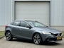 Volvo V40 Cross Country 2.0 T3 Summum / Trekhaak / Achteruitrijcamera & sensoren achter / Stoelverwarming / Elektrisch verstelbare bestuurdersstoel / Cruise Control / Climate Control /