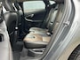 Volvo V40 Cross Country 2.0 T3 Summum / Trekhaak / Achteruitrijcamera & sensoren achter / Stoelverwarming / Elektrisch verstelbare bestuurdersstoel / Cruise Control / Climate Control /