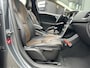 Volvo V40 Cross Country 2.0 T3 Summum / Trekhaak / Achteruitrijcamera & sensoren achter / Stoelverwarming / Elektrisch verstelbare bestuurdersstoel / Cruise Control / Climate Control /