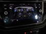 Volkswagen T-Roc 1.5 TSI Sport 150 pk Automaat (DSG) | Navigatie via App | Parkeersensoren | Autom. airco | Stoelverwarming | Black Style pakket |