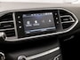 Peugeot 308 SW 1.2 PureTech Sport (PANORAMADAK, APPLE CARPLAY, GROOT NAVI, PARKEERSENSOREN, GETINT GLAS, SPORTSTOELEN, LANE ASSIST, CRUISE, NIEUWSTAAT)