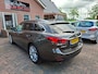 Mazda 6 Sportbreak 2.0 SkyActiv-G 165 Skylease GT Limited. Dealer onderhouden, zeer netjes en luxe, o.a. camera, stoelverwarming.