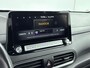 Hyundai Kona Electric EV COMFORT SMART 64 kWh | SOH 95.1% | NAVIGATIE | HUD | STOEL/STUURVERWARMING | ACHTERUITRIJ CAMERA |
