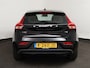 Volvo V40 2.0 T2 Momentum | 17 inch • Cruise • Parkeersensoren