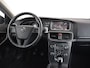 Volvo V40 2.0 T2 Momentum | 17 inch • Cruise • Parkeersensoren