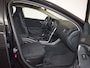 Volvo V40 2.0 T2 Momentum | 17 inch • Cruise • Parkeersensoren