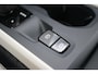 Volvo XC40 T3 Automaat Momentum Pro | Achteruitrijcamera | Semi elektrische trekhaak | Apple Carplay/Android Auto | Cruise Control | Stoelverwarming voorzijde | Elektrisch bedienbare achterklep