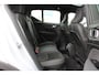 Volvo XC40 232PK Automaat Recharge Pro | 360 Camera | Adapt. Cruise | H&K Audio | 20" LMV | Verw. Voorstoelen & stuurwiel | Elektrisch verstelbare voorstoelen