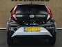 Toyota Aygo X 1.0 VVT-i MT JBL - ORIGINEEL NEDERLANDSE AUTO - JBL UITVOERING - ACHTERUITRIJCAMERA - APPLE CARPLAY/ANDROID AUTO - KEYLESS ENTRY/ START - PARKEERSENSOREN VOOR & ACHTER - TWO TONE LAK - NAVIGATIE - 18 INCH LICHT METALEN VELGEN MET MICHELIN BANDEN